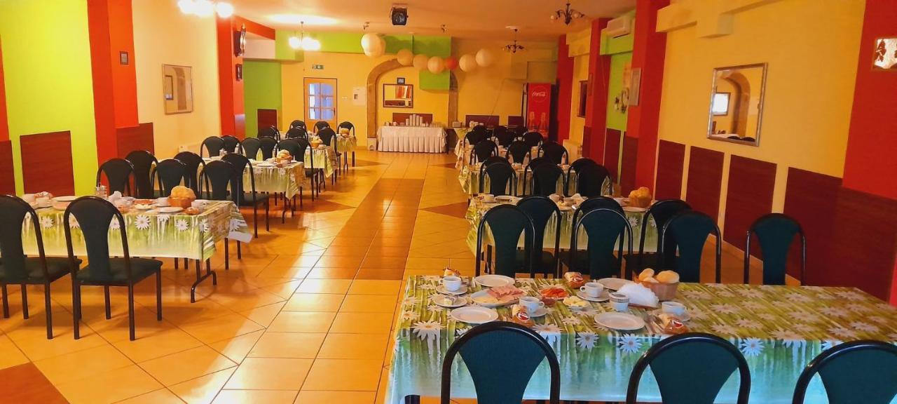 Hotel Krokus Kamienna Gora Dış mekan fotoğraf