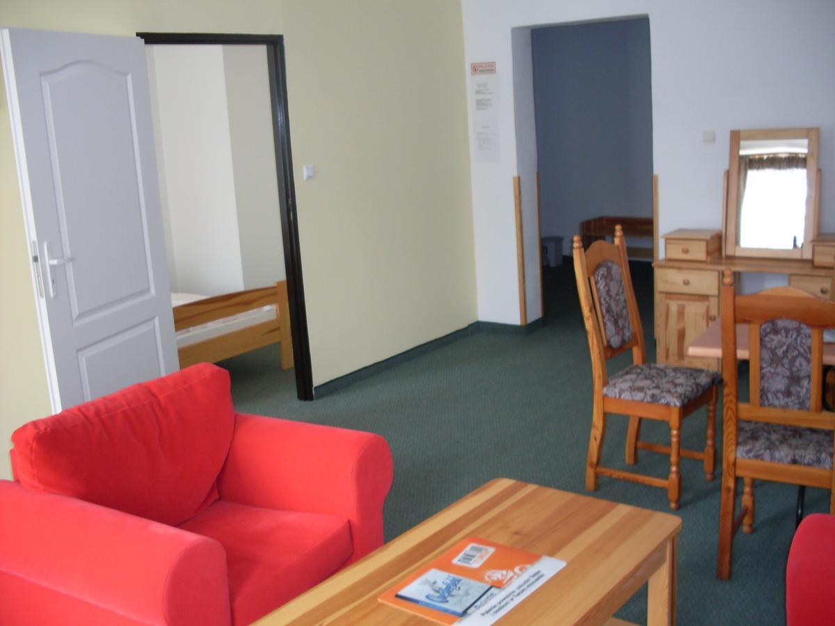 Hotel Krokus Kamienna Gora Dış mekan fotoğraf