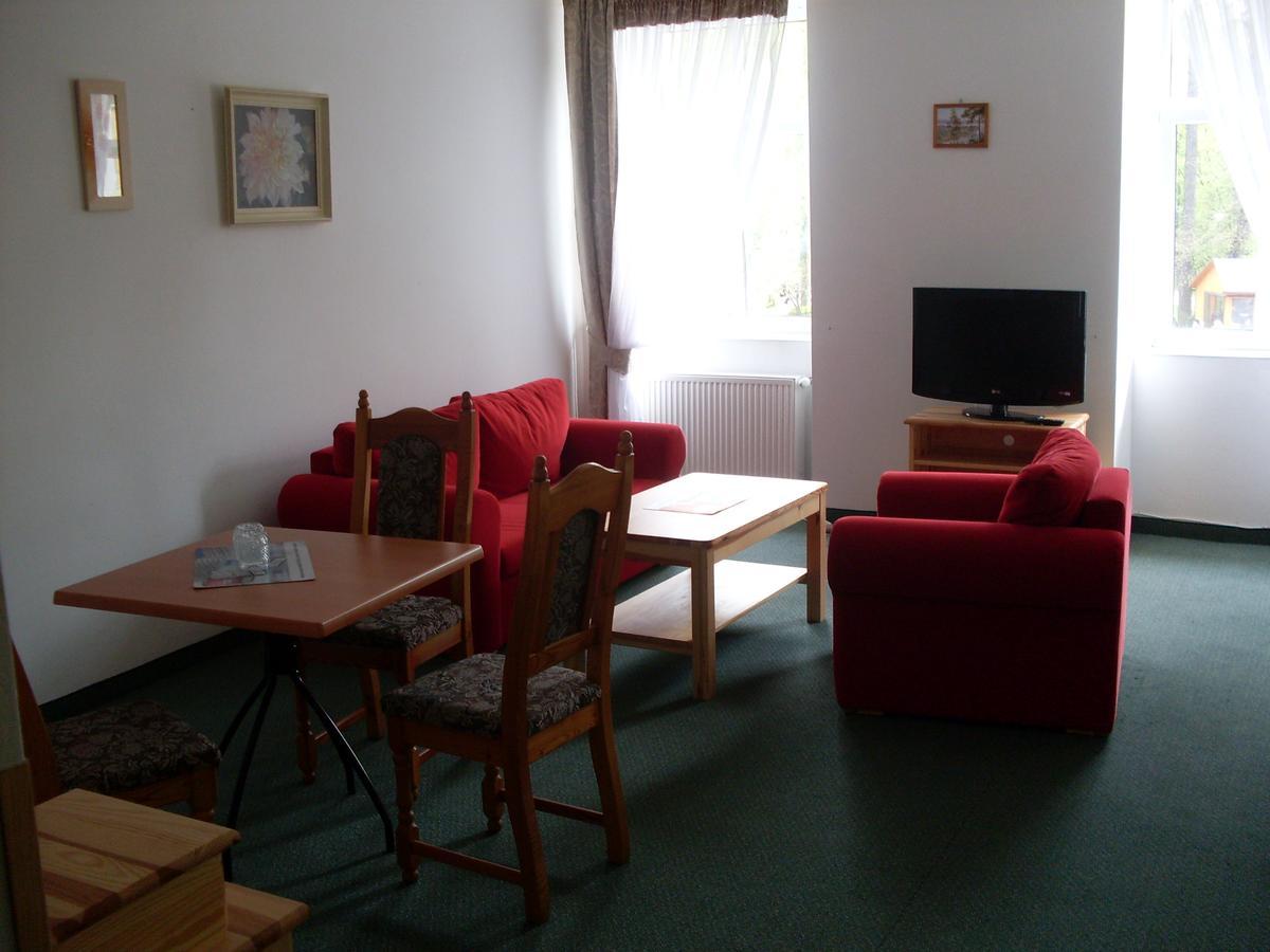 Hotel Krokus Kamienna Gora Dış mekan fotoğraf