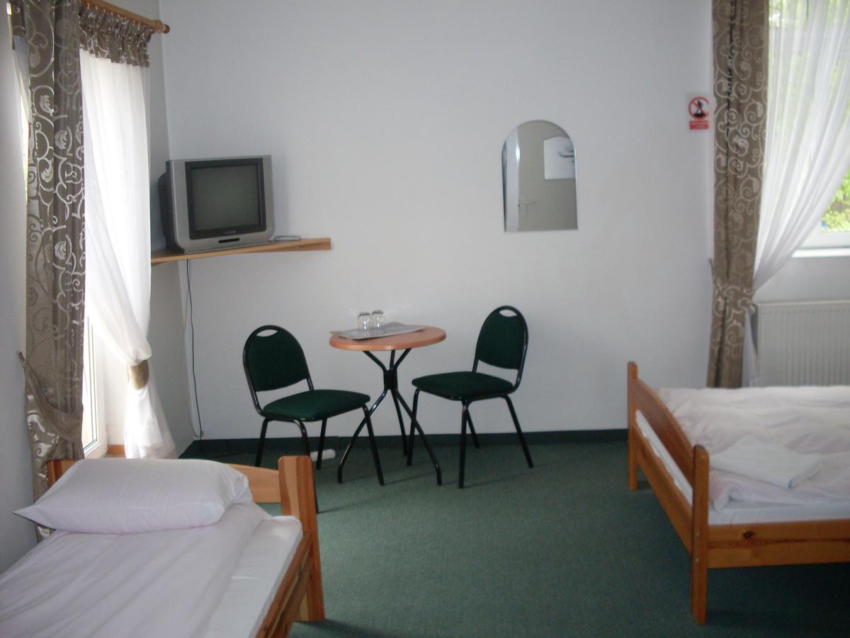 Hotel Krokus Kamienna Gora Dış mekan fotoğraf