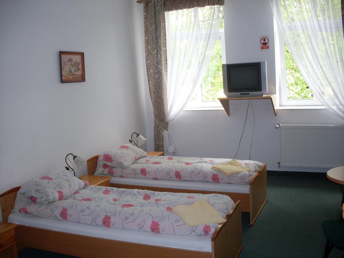 Hotel Krokus Kamienna Gora Dış mekan fotoğraf