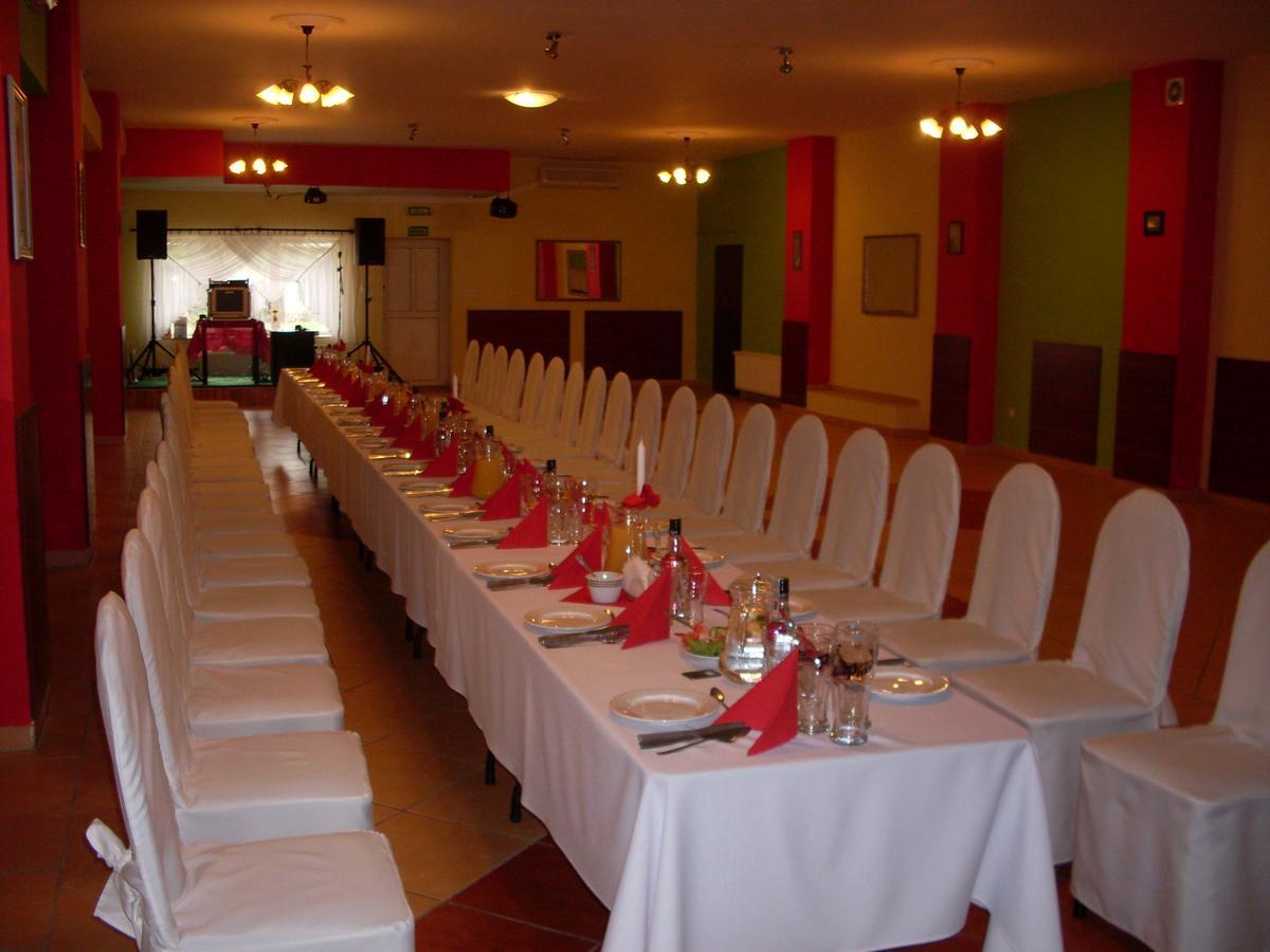 Hotel Krokus Kamienna Gora Dış mekan fotoğraf