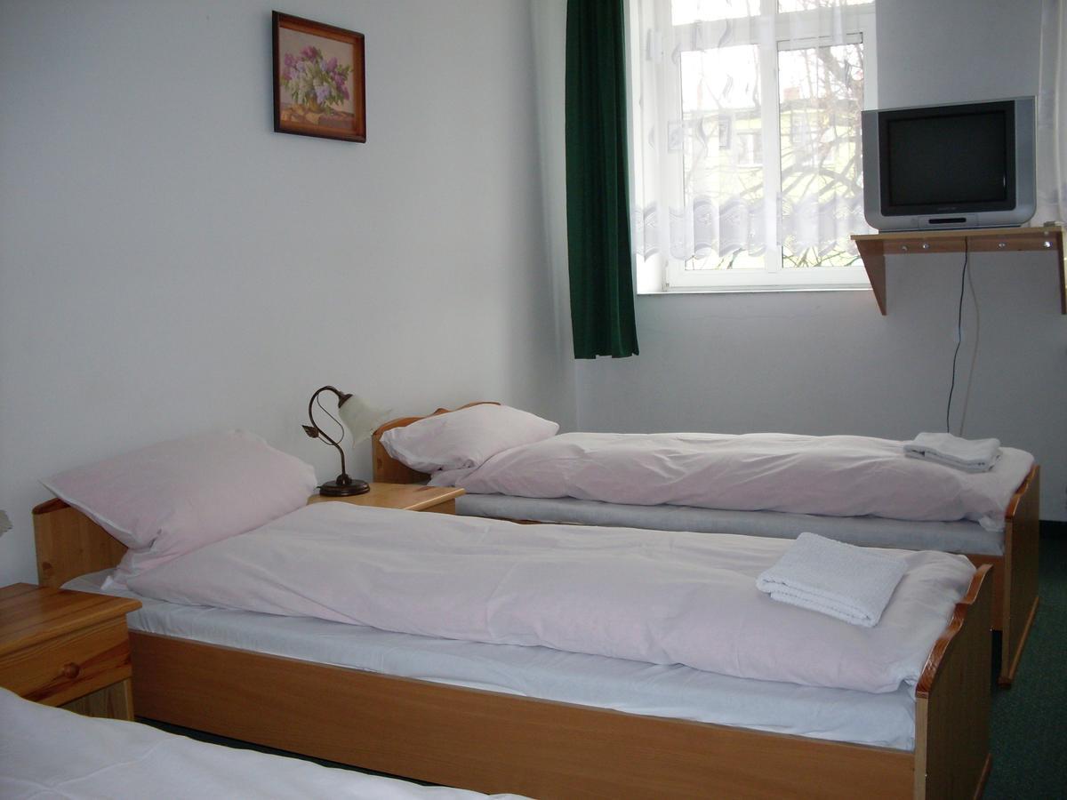 Hotel Krokus Kamienna Gora Dış mekan fotoğraf