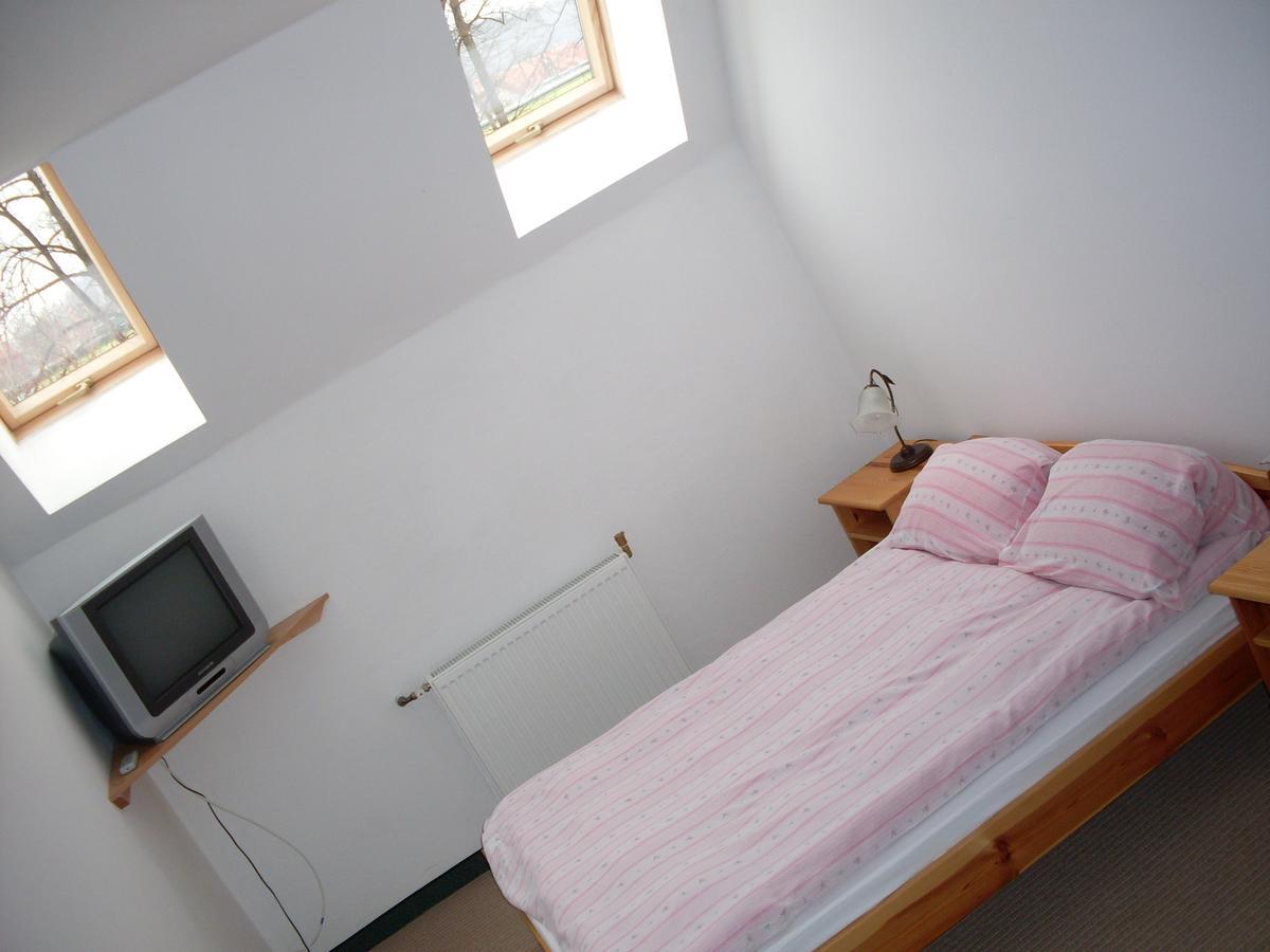 Hotel Krokus Kamienna Gora Dış mekan fotoğraf