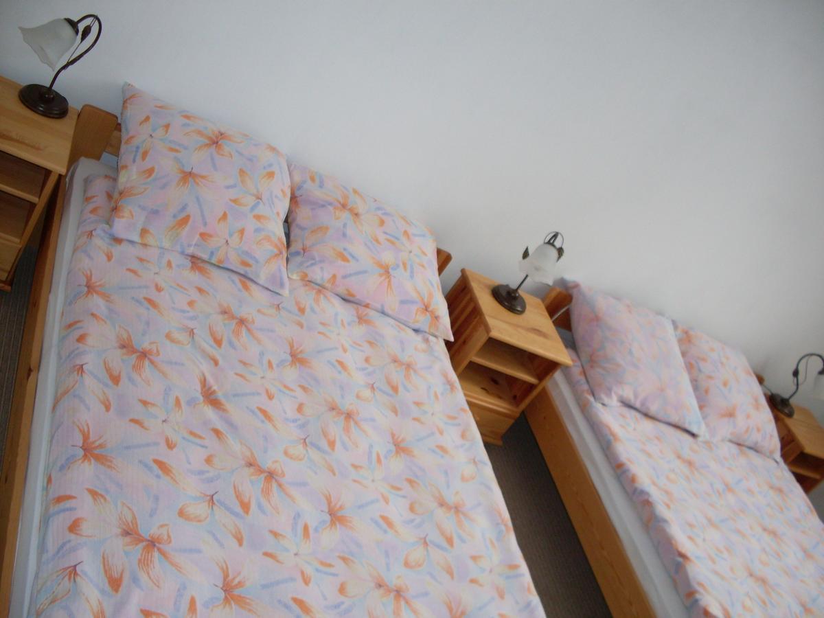 Hotel Krokus Kamienna Gora Dış mekan fotoğraf