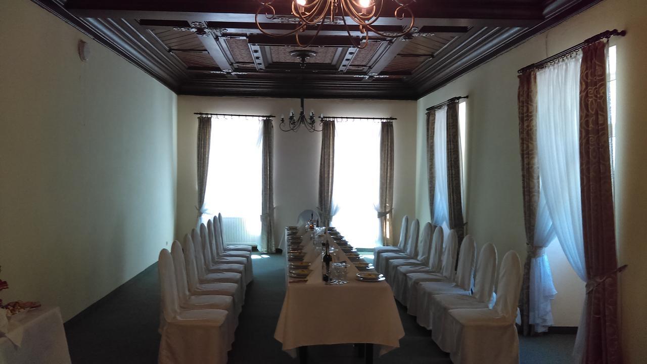 Hotel Krokus Kamienna Gora Dış mekan fotoğraf